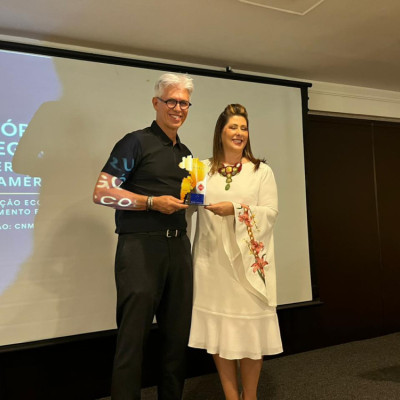 SINDHA recebe Trof&eacute;u Destaque do Mercosul 